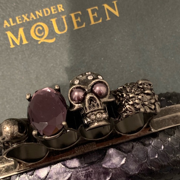 💗SOLD💗Alexander McQueen Box Knuckle Clutch - Picture 4 of 8